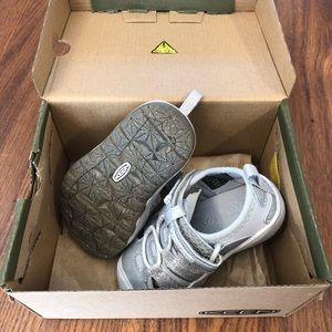 Brand new KEEN toddler size 5
